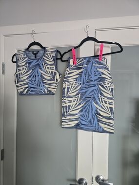 BCBGMaxAzria Blue & White Tropical Knit Top